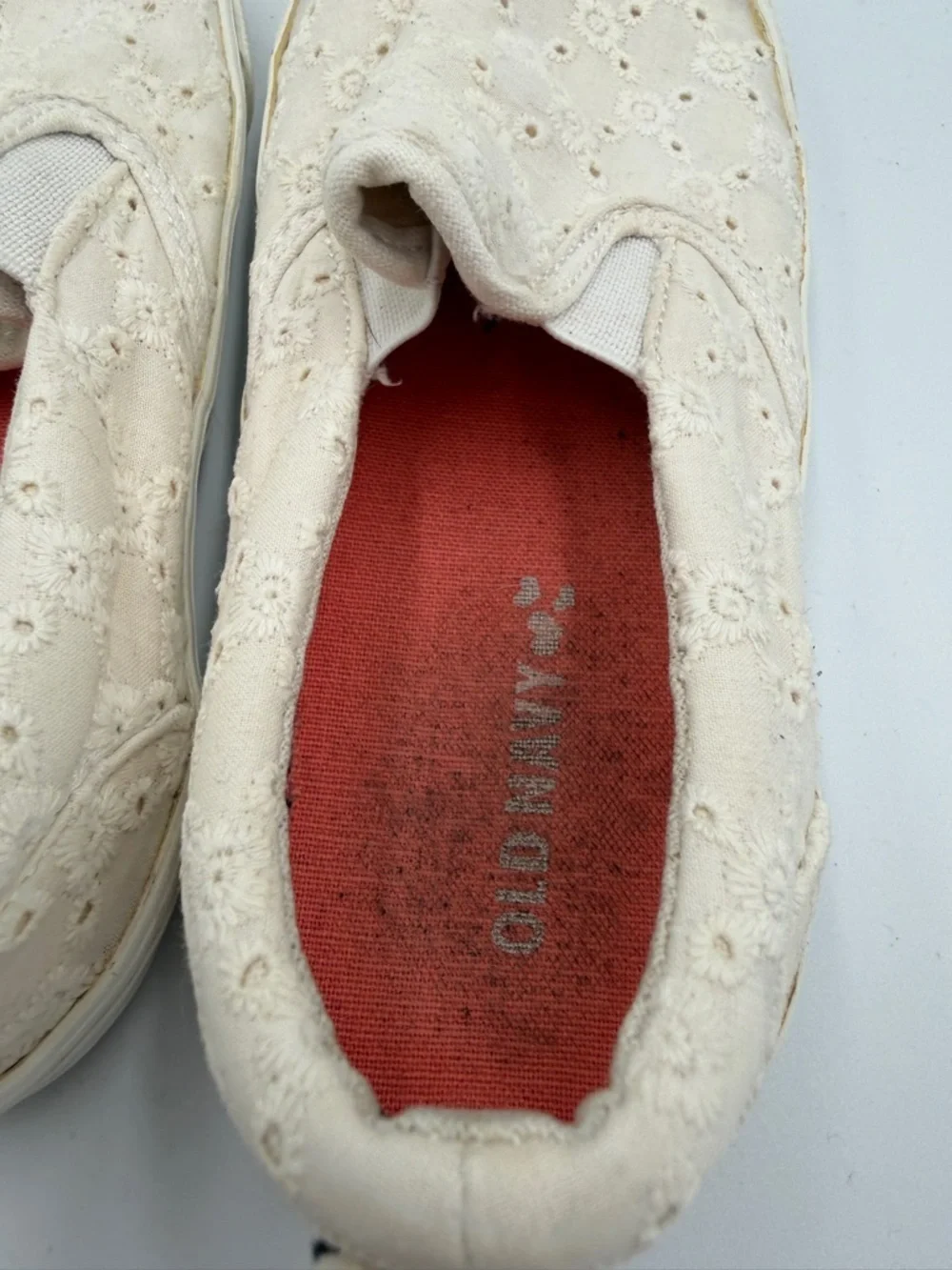 Old Navy Girls Toddler 11 Kids White Eyelet Slip-On Sneakers Shoes